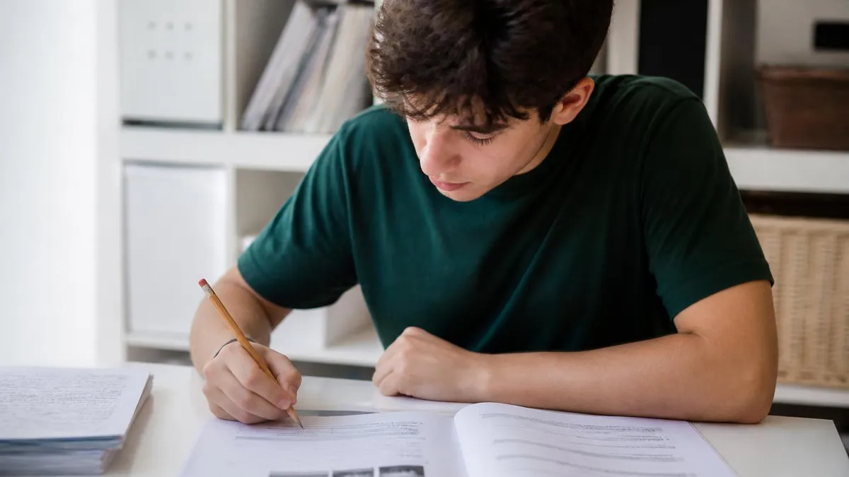 Cómo Preparar el Examen APTIS: Guía Completa para Aprobar 2026